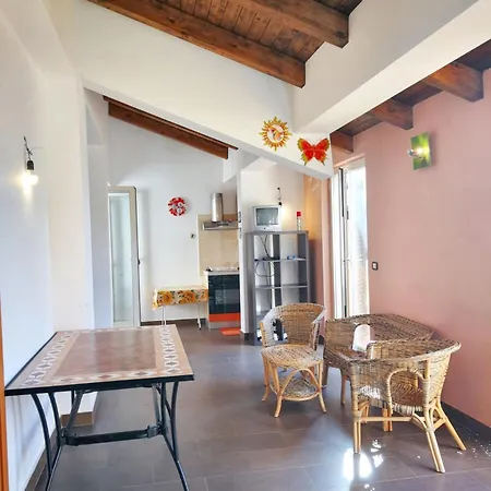 Spacious In 95 M² Mountain View 아파트 Casalvecchio Siculo