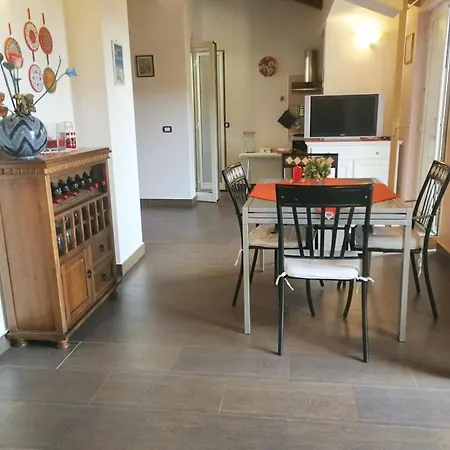 Spacious In 95 M² Mountain View 아파트